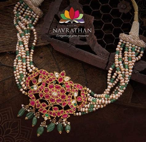 Pearl And Emerald Beads Choker With Kundan Pendant