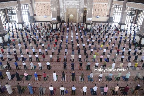 Solat Jumaat Fardu Dibenarkan Di KL Putrajaya Labuan Dengan Kapasiti