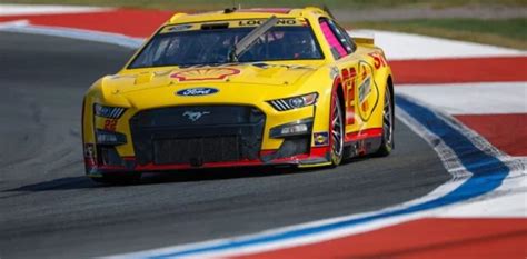 Nascar Joey Logano El Poleman En Charlotte Carburando