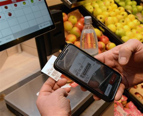 Fotos Selbstkassieren im Jüchener Rewe Markt