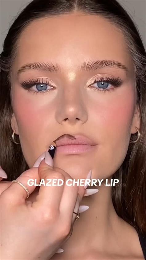 CHERRY COLA LIPS MAKEUP INSPO RED LIPS En 2024 Maquillaje