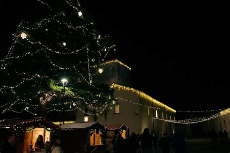 Il Natale A Torre Alemanna Che Anima Con Luci E Magia Borgo Libert