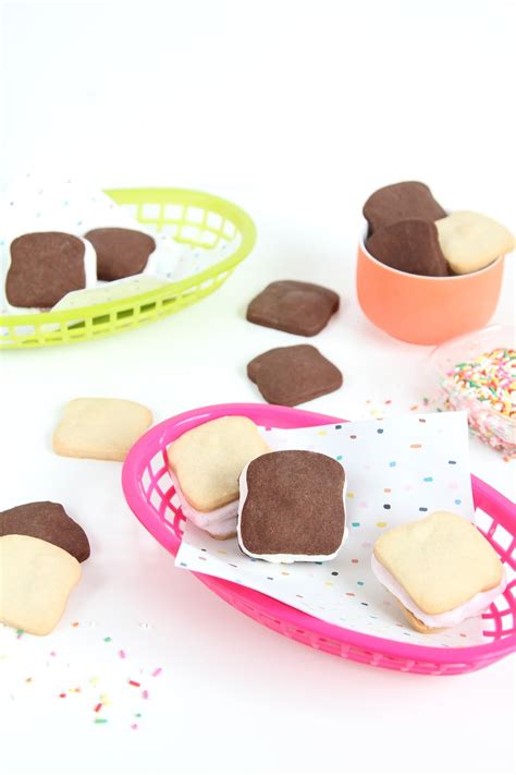 » Sandwich-Shaped Ice Cream Sandwiches