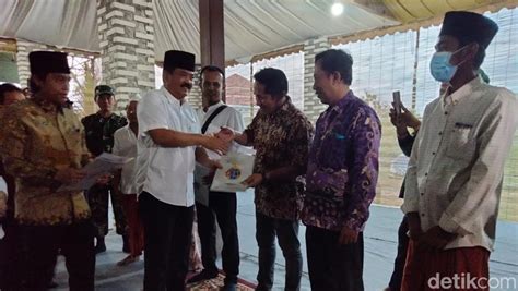 Menteri Atr Bpn Bagikan Sertifikat Di Bangkalan Bisa Dijaminkan Untuk