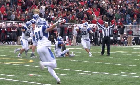 Football The Annual Darien New New Canaan Turkey Bowl Now A CT Rivalry