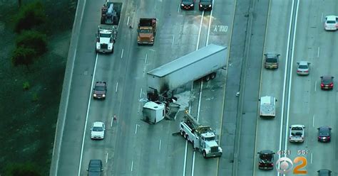 2 Big Rig Crashes Including Fatality Snarl East 10 Freeway Traffic In Pomona For Miles Cbs