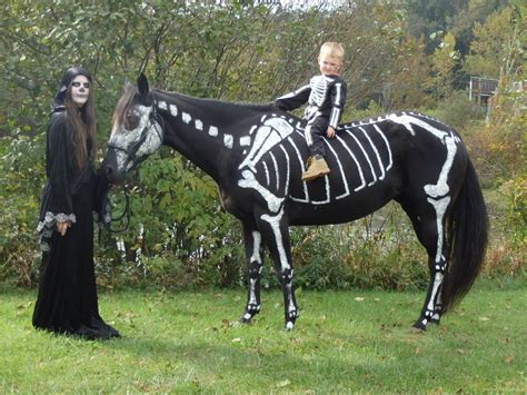 This Horse Wins Halloween » TwistedSifter