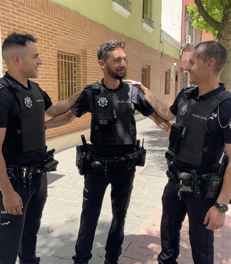 Un Agente De La Polic A Local De Cieza Interviene Para Evitar Un