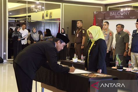 Kpu Kota Sukabumi Lantik Anggota Ppk Antara News Megapolitan