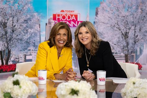 Hoda Kotbs Fill In Host Throws Shade At Todays Jenna Bush Hager In