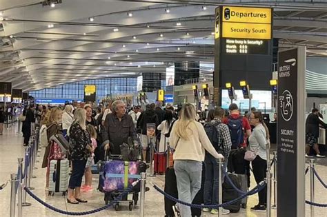 Turisti Inglesi Bloccati Negli Aeroporti 1 Dago Fotogallery