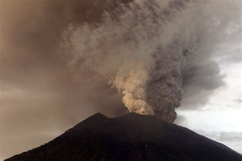 Bali Wulkan Agung grozi wybuchem Ogłoszono alarm Wiadomości ze