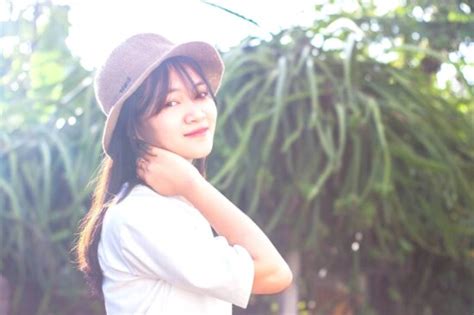 Kostenlose Bild hübsche Mädchen Gesicht Porträt blonde Haare Reflexion Lächeln