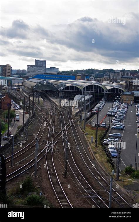 Newcastle railway station hi-res stock photography and images - Alamy