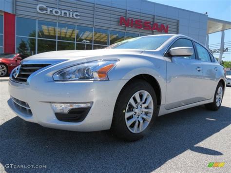 Brilliant Silver Nissan Altima S Photo