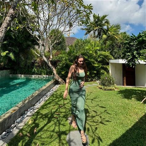 Portraits Of Aura Kasih During Vacation In Bali Becomes The Spotlight