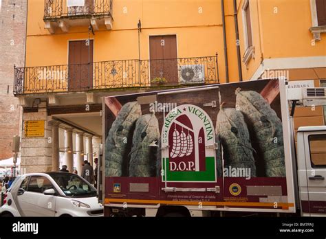 Food delivery van market of vicenza hi-res stock photography and images - Alamy