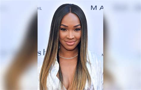 Malika Haqq Poses Nude At Months Pregnant