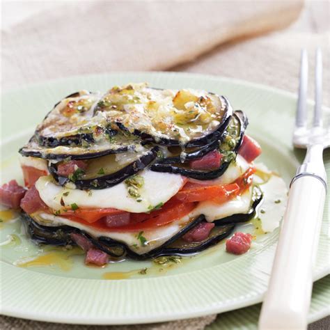 Milhojas De Berenjena Tomate Y Mozzarella