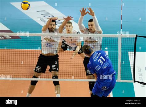 Block Of Jonas Bastien Baptiste Aguenier Verona Volley And Asparuh