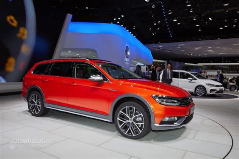 2015 Volkswagen Passat Alltrack Makes A First Appearance In The Metal At Geneva Autoevolution