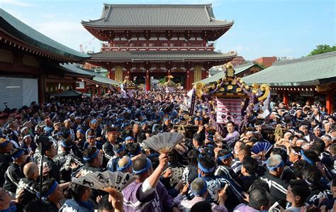 三社祭「宮出し」 令和の活気、浅草駆ける 写真特集18 毎日新聞