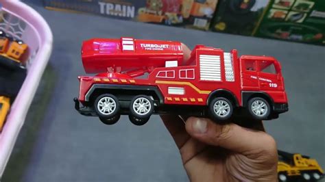 Menemukan Mainan Mobil Truk Tangki Air Bus Kota Truk Molen Truk