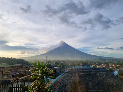 Restive Mayon Posts 79 Volcanic Quakes 216 Rockfall Events In 24 Hours