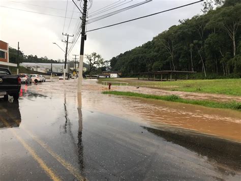 Chuva Persistente Causa Pontos De Alagamento Em Brusque