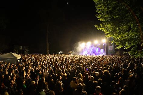 Nebunie In Weekend La Parcul Primaverii Din Timisoara Mii De Oameni