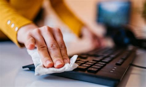 C Mo Limpiar El Teclado Del Ordenador Y El Port Til Gu A De Limpieza