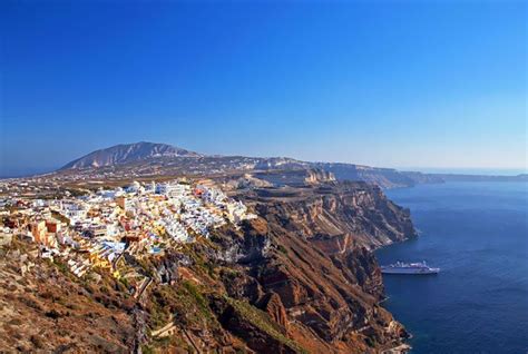 Discover the Enchanting Villages of Santorini