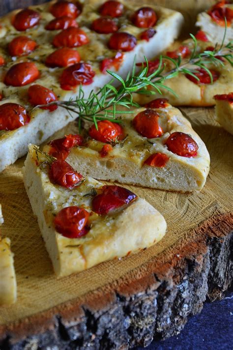 Orkiszowa Focaccia Z Pomidorami Rozmarynem Oregano I Mi T Weganon Pl