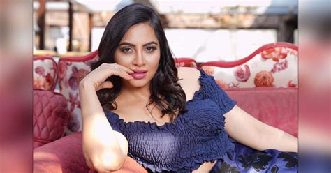 Bigg Boss 14 Fame Arshi Khan Reveals Her Financial Troubles With No