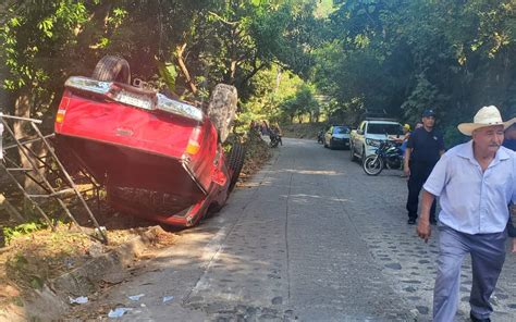 Vuelca camioneta en Huehuetán 10 personas resultaron lesionadas