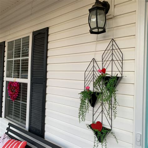 Lively Valentine's Day Porch Decor to Inspire You