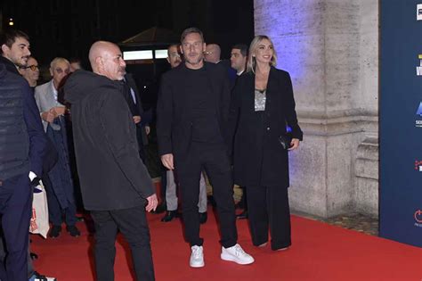 Francesco Totti E Noemi Bocchi Coppia Innamorata Da Red Carpet Foto