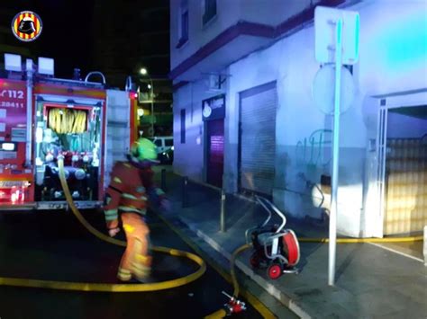 Una Persona Hospitalizada Y Otras Tres Atendidas Por Inhalación De Humo En El Incendio De Una