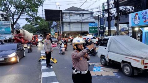 Kecelakaan Di Lembang Bandung Barat Mobil Hilang Kendali Tabrak