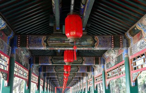 Linternas Rojas Colgadas En Los Edificios Chinos Tradicionales De