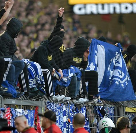 Revierderby Schalke Fans Protestieren Gegen Ticketpolitik Des Bvb