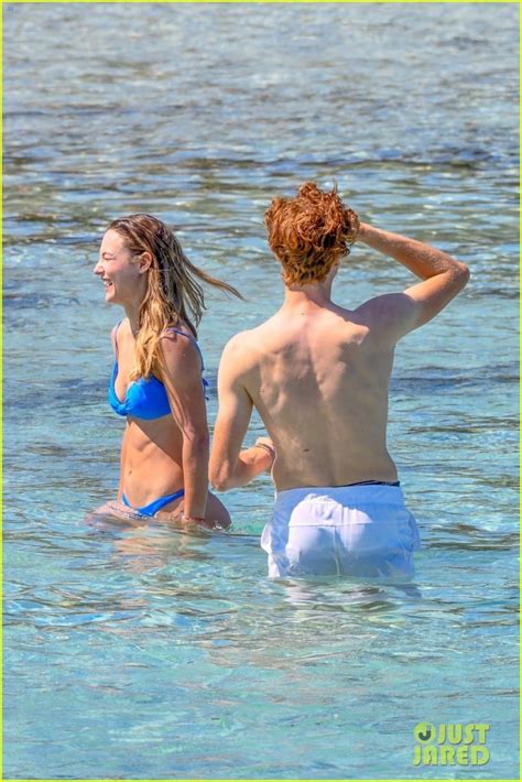 Tennis Couple Jannik Sinner Anna Kalinskaya Enjoy A Beach Day In