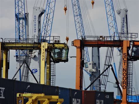 puerto contenedor terminal carga foto gratis en pixabay pixabay