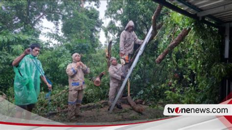 Hujan Deras Disertai Angin Kencang Rusak Rumah Dan Gazebo Objek