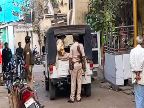 होटल में चल रहा था गंदा काम पुलिस ने एक महिला सहित तीन को दबोचा झारखण्ड न्यूज़