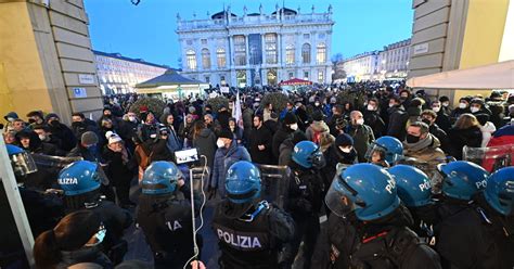 I No Vax A Torino Con L Ambizione Di Un Movimento Politico A Sinistra