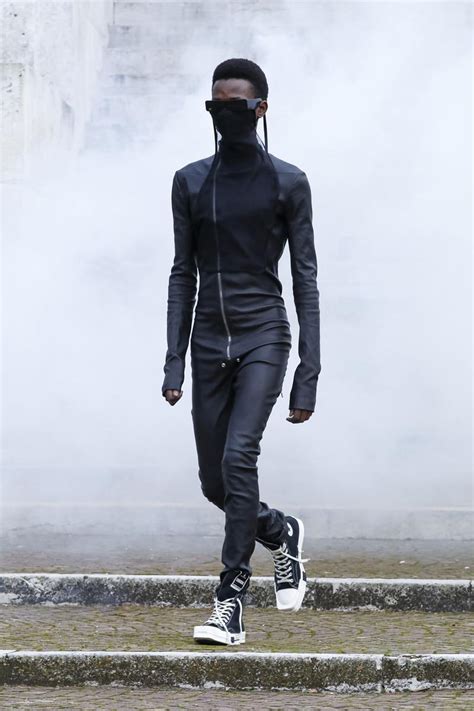 起點解題 這應該是 Rick Owens 最親民易穿的一件單品 順道認識一下這位暗黑風格之神 Keedancom