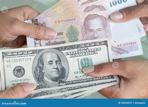 USD Al THB Imagen De Archivo Imagen De Baht Mano Dinero 28260527