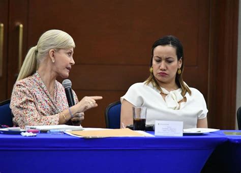 La Ministra Corcho Se Salió De La Ropa Por Los Duros Reparos De La U