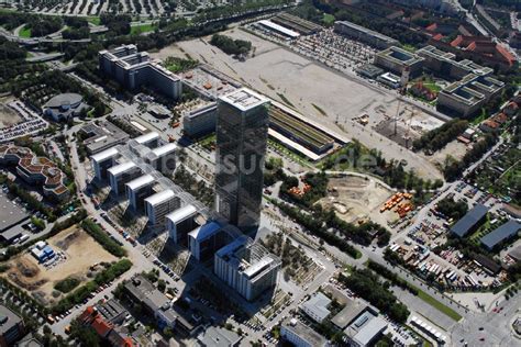 M Nchen Von Oben Blick Auf Das Hochhaus Uptown In M Nchen